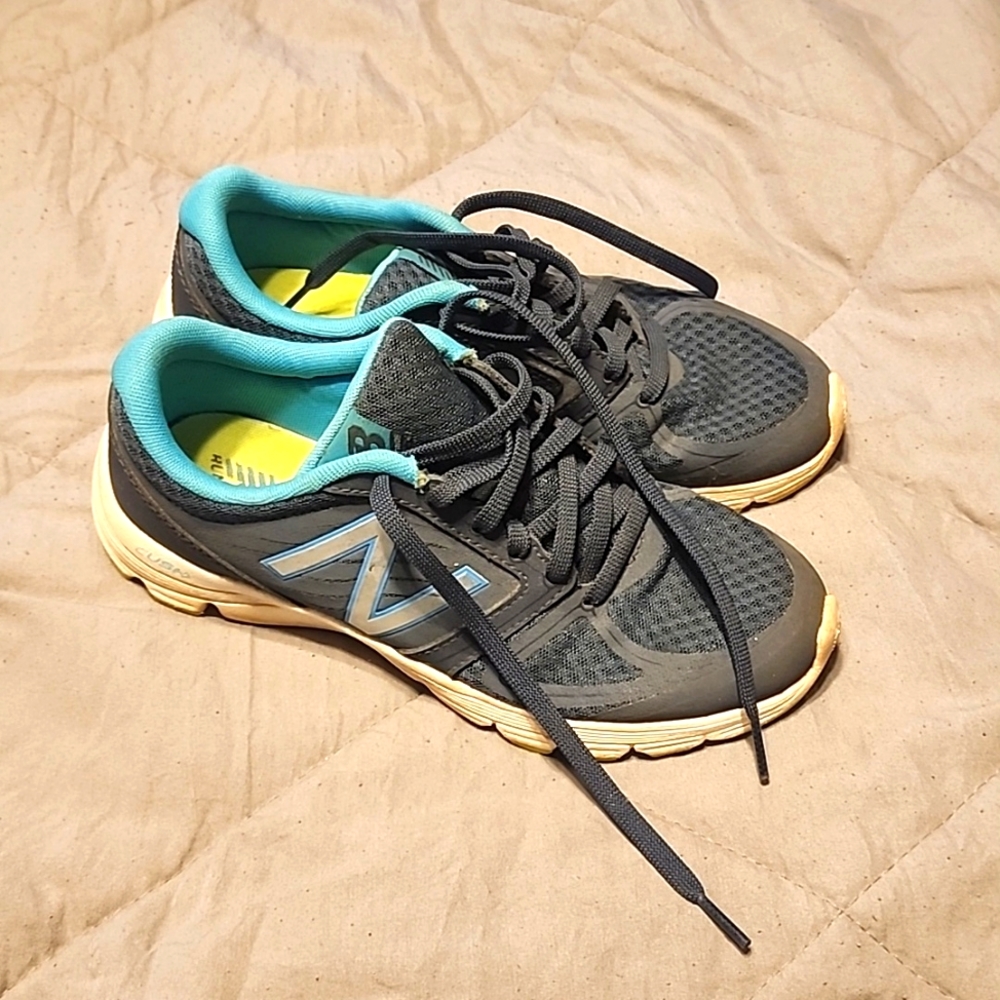 New Balance Tennis Shoes